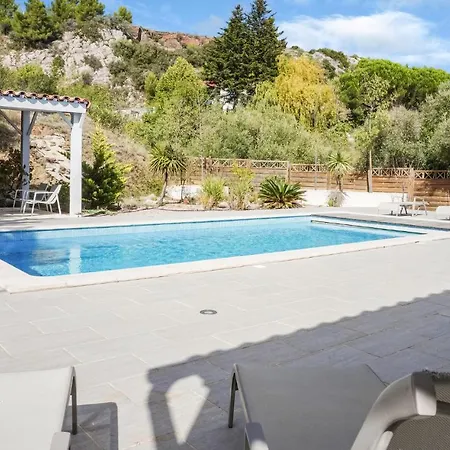 3 Bedroom Cozy In Minervois *