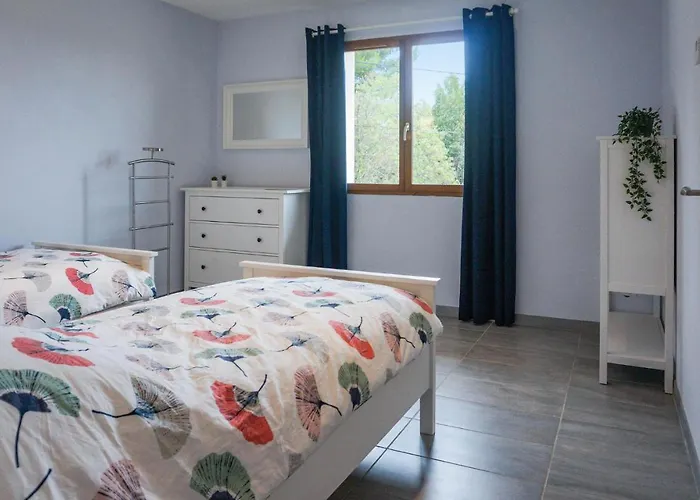 3 Bedroom Cozy In Minervois Casa de Férias