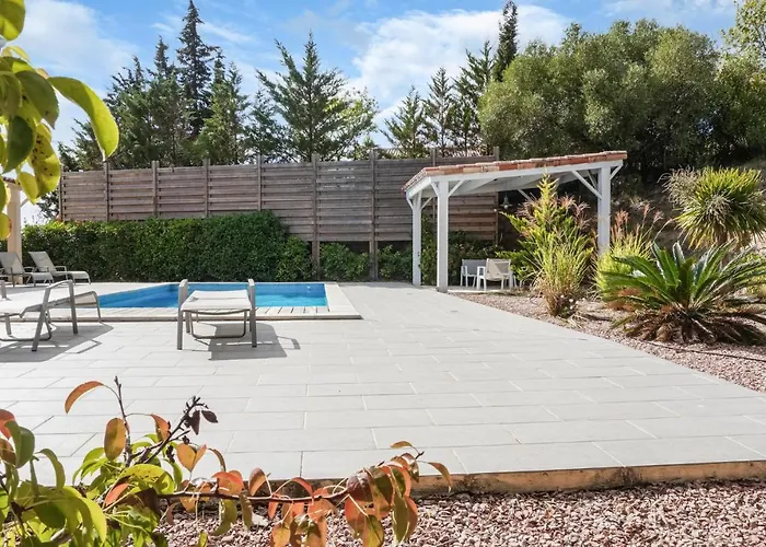 3 Bedroom Cozy In Minervois Hébergement de vacances *
